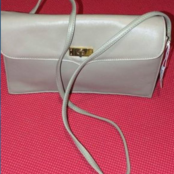 Beautiful Light Gray Crossbody Bag By Amanda Smith. Very Nice And Roomy - Picture 1 of 7